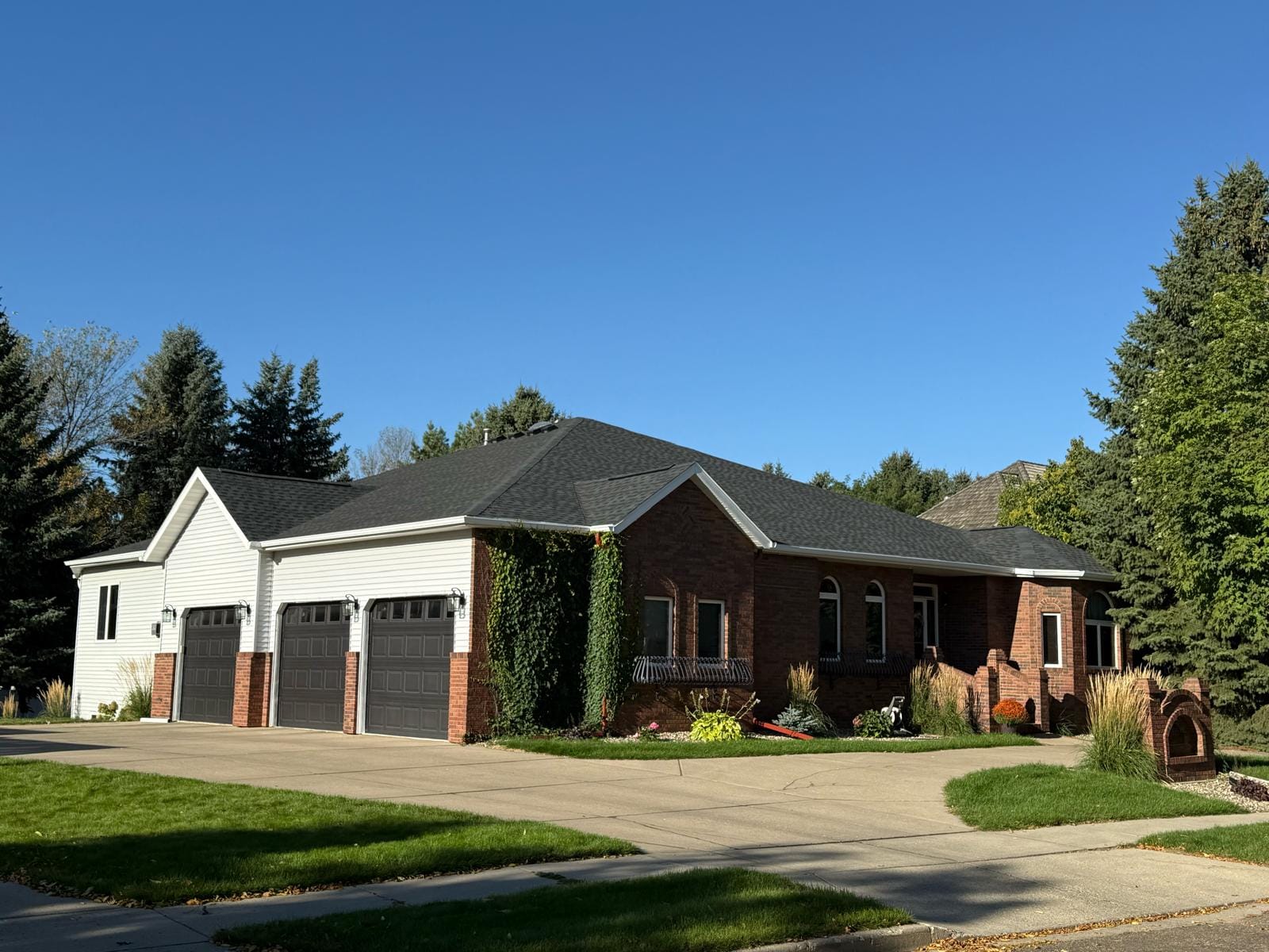 Seasonal Roofing Guide – When to Replace or Repair Your Roof